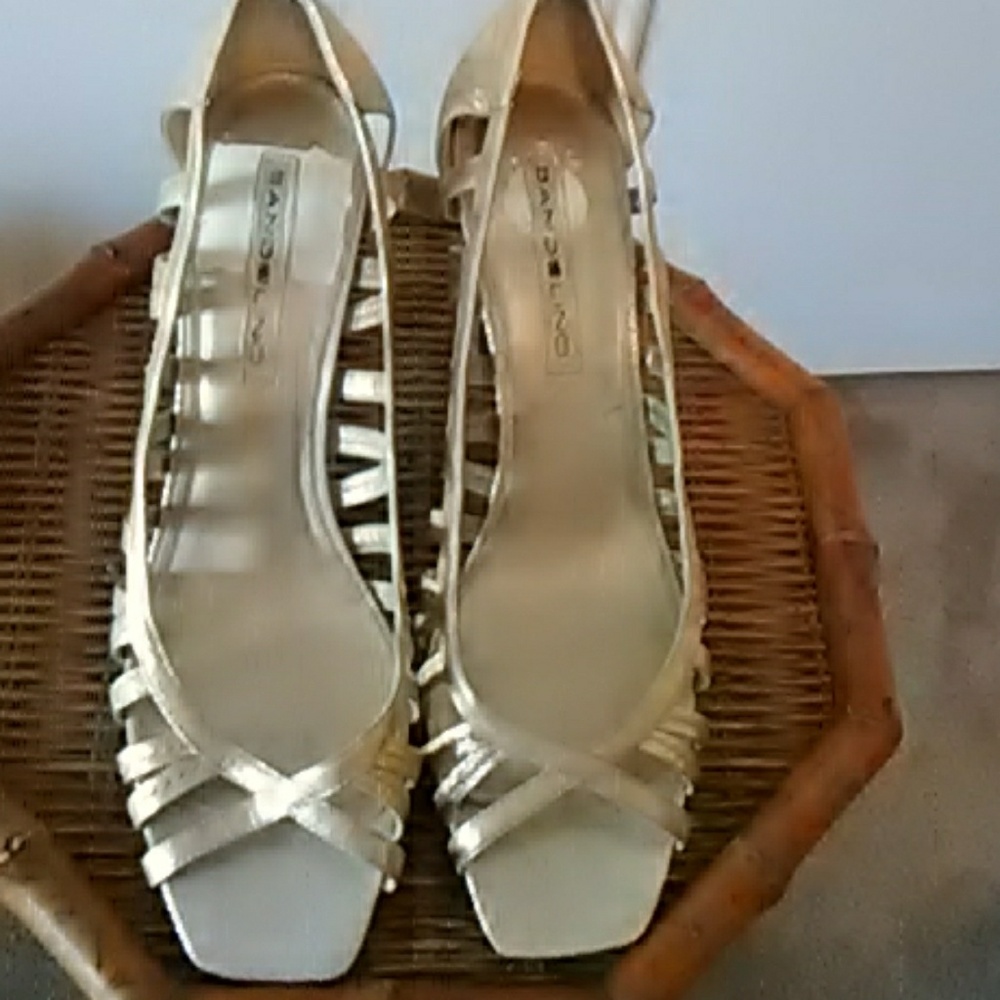 Gold Latticed Peep-toe Sandal